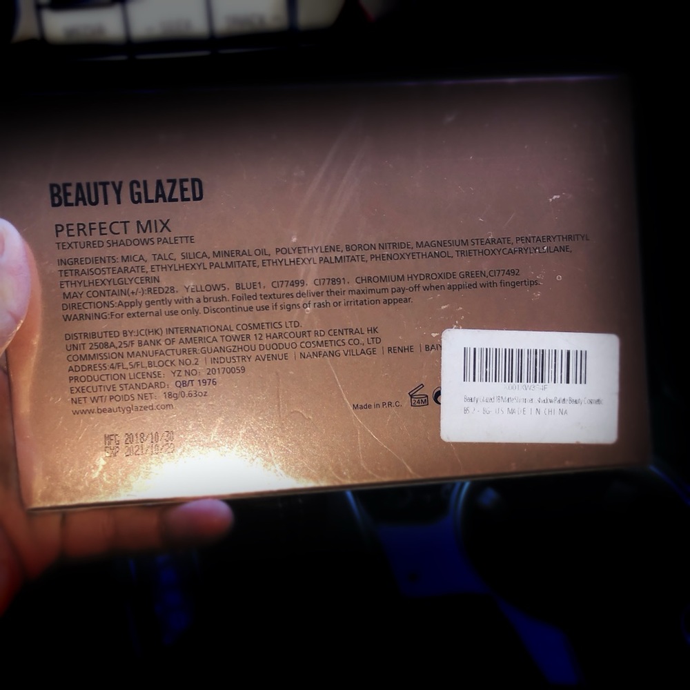 Beauty Glazed Matte/Shimmer Eyeshadow Pallete - Picture 3 of 4